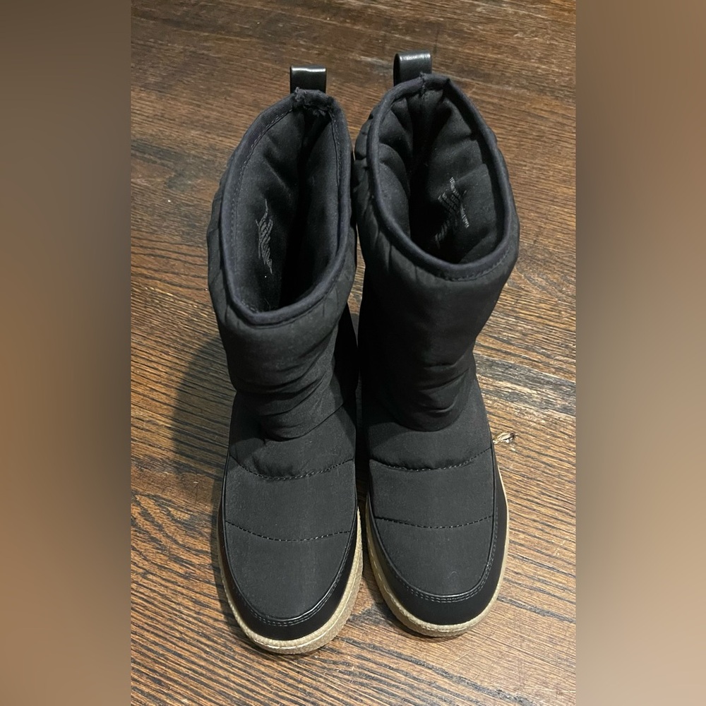 a new day  woman’s Black Quilted Winter Ankle Boot with Tan Platform Sole size 6 - Picture 4 of 14